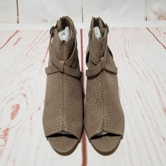 Madden NYC Bryin Taupe Women's Booties - Picture 2 of 8